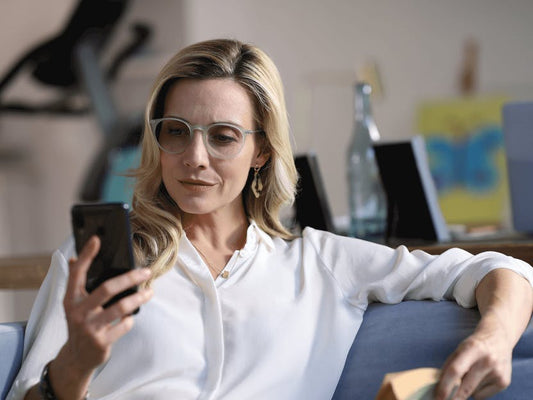 Vrouw met smartlife multifocale glazen van ZEISS