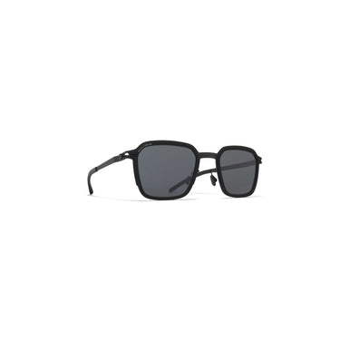 RIMOWA × MYKITA MR002 Square zonnebril Black/Black / Black Polarized – schuin aanzicht