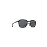 RIMOWA × MYKITA MR002 Square zonnebril Black/Black / Black Polarized – schuin aanzicht